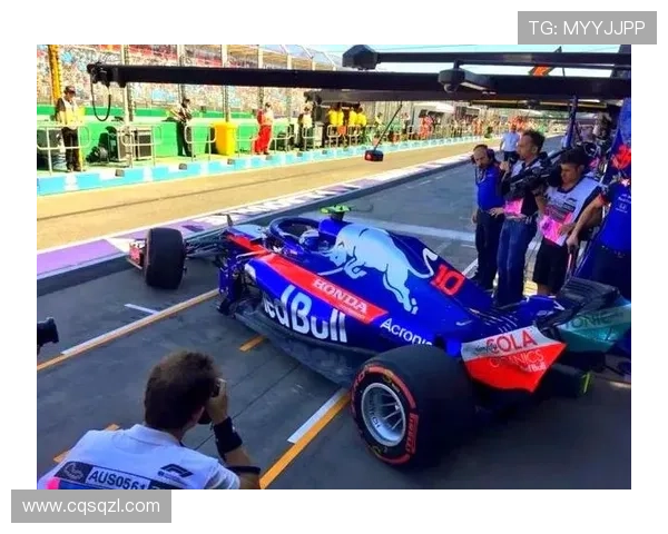 F1赛季最新动态：顶级车队竞争激烈 新规则引发车手挑战